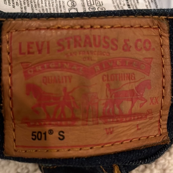 COPY - Levis 501 with minimal distressing, size 30 x 30. - Picture 12 of 15